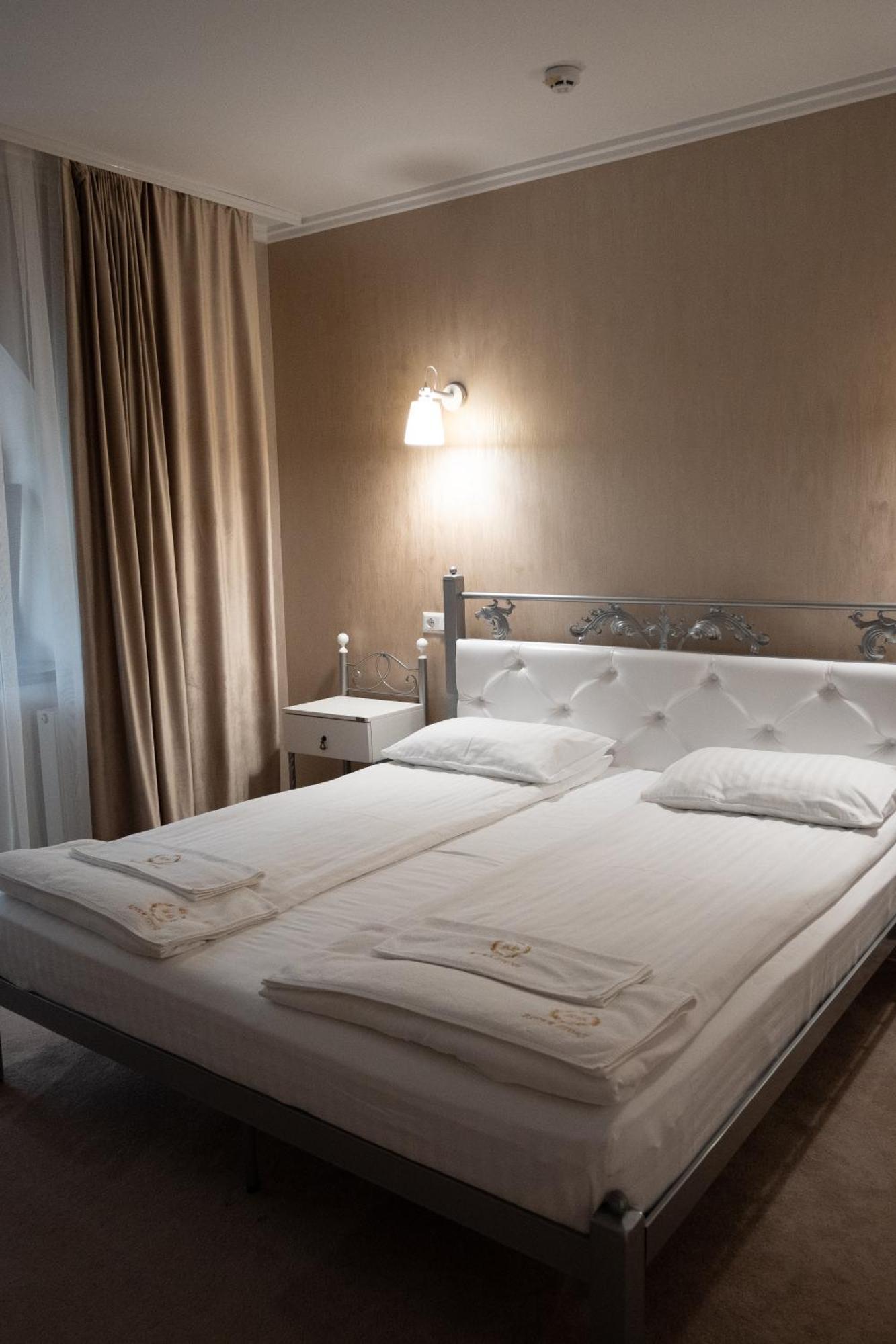 River Stone Hotel Шешори Екстериор снимка